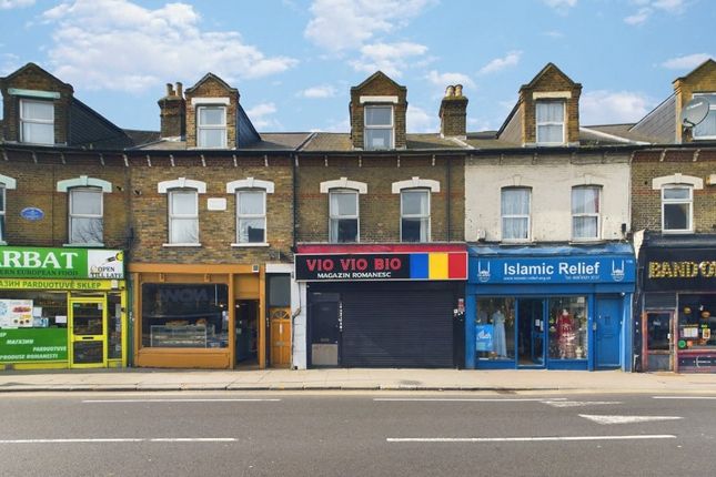 Thumbnail Flat to rent in Hoe Street, Walthamstow, London