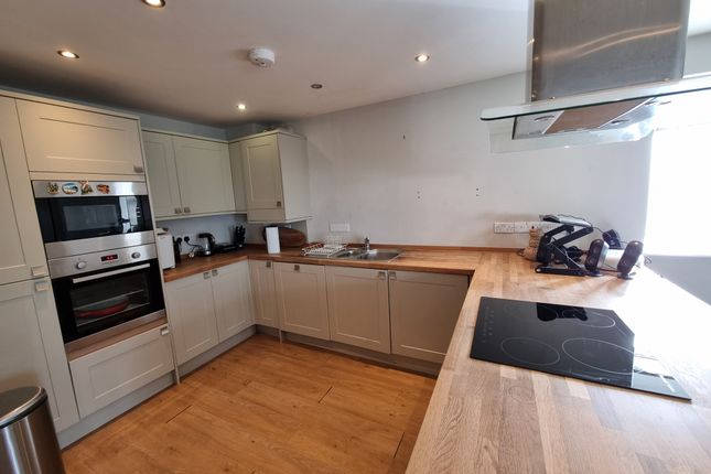 Thumbnail Flat to rent in 31 Mount Wise, Cornwall, Newquay