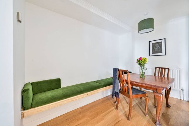 Flat for sale in Hervey Road, Blackheath, London