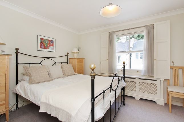 Mews house to rent in Elm Park Lane, London