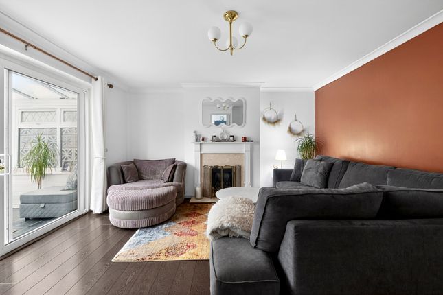 14, Station Way, Buckhurst Hill photo 3