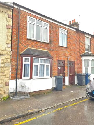 Thumbnail Flat to rent in Gordon Road, High Wycombe