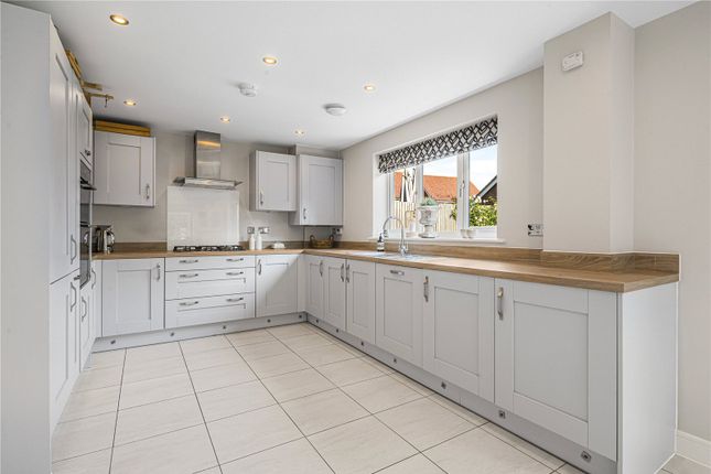 85, Foxglove Drive, West Sussex photo 2