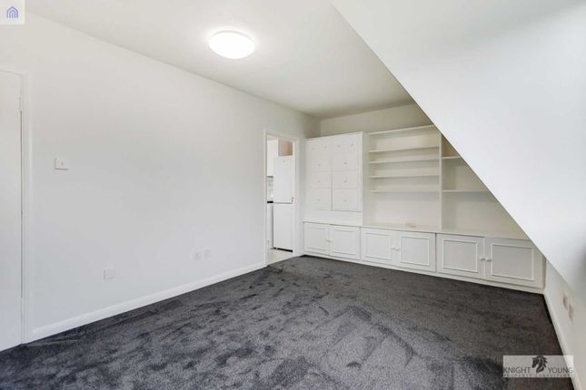 Studio studio on 93, Abbeyfield Close, London, £208,000