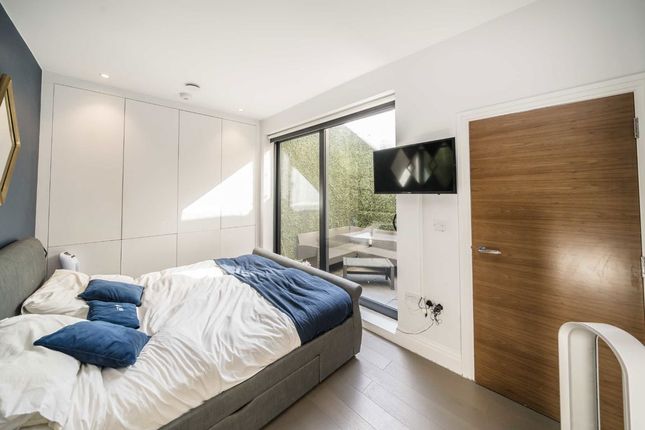 Flat 1, 225A, Northfield Avenue, London photo 4