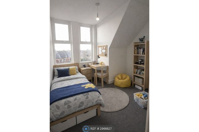 Flat   Scarborough Road, Filey photo 4