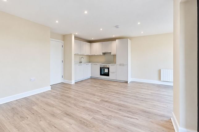 Flat 2, 159 Turners Hill, Cheshunt photo 2