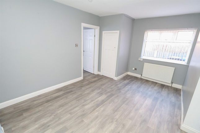 40, Irlam Avenue, Manchester photo 4