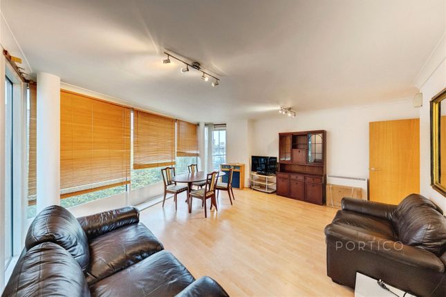 325, Boardwalk Place, London photo 3