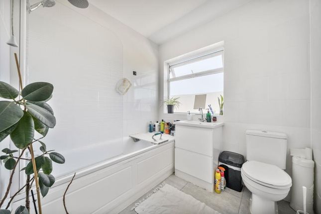 16, Cheltenham Place, Kenton photo 4