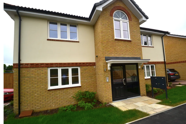 Flat for sale in Palomino Close, Hayes