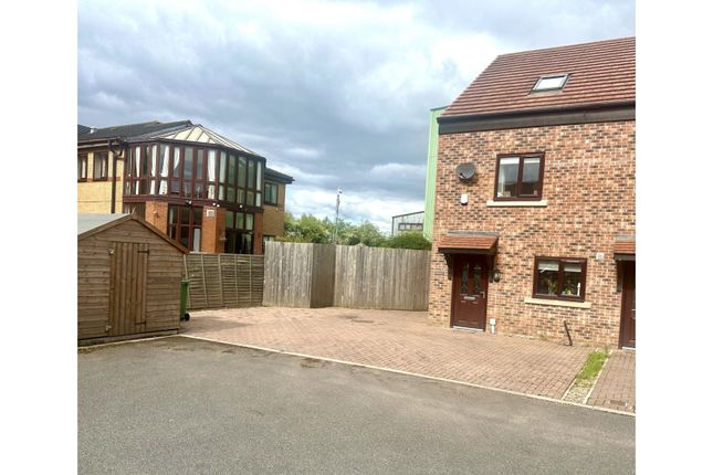End terrace house for sale in Waterpark View, Pontefract