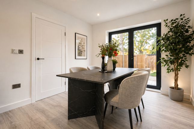 4, Sorrel Close, Farnborough photo 5