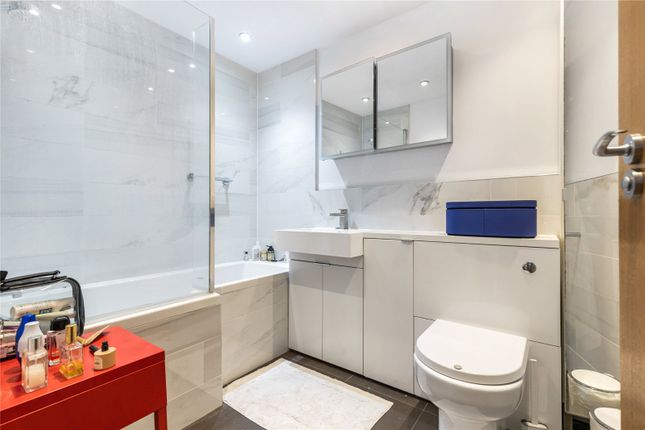 Flat for sale in Palace Court, Notting Hill