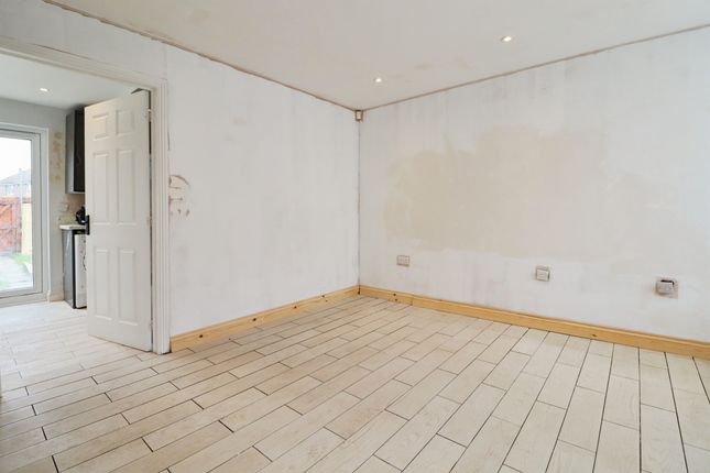 16, Vervain Close, CARDIFF photo 4
