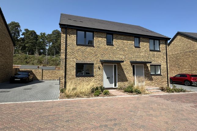 45, Tydeman Lane, Bordon photo 2