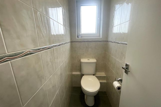 Flat, 25, Queensway, Newcastle photo 5