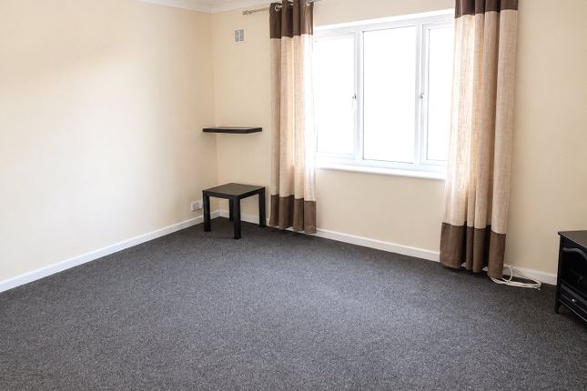 Flat 4 Levington Court, Levington Court, Felixstowe photo 5
