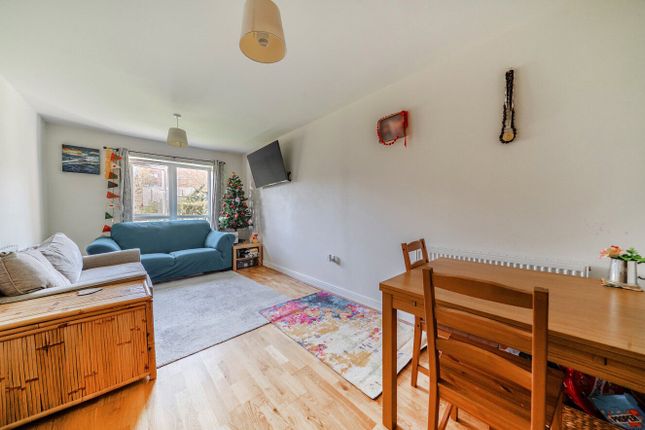 33, Fleming Place, Bracknell photo 3