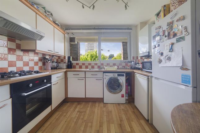 Thumbnail Flat for sale in Arnal Crescent, London