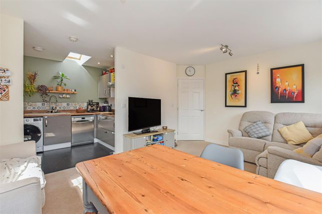 1, Pebblebed Close, Exeter photo 5
