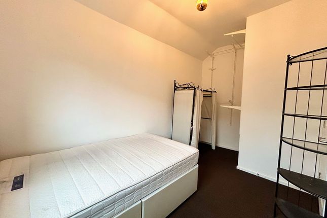 Flat to rent in Pen-Y-Lan Road, Cardiff