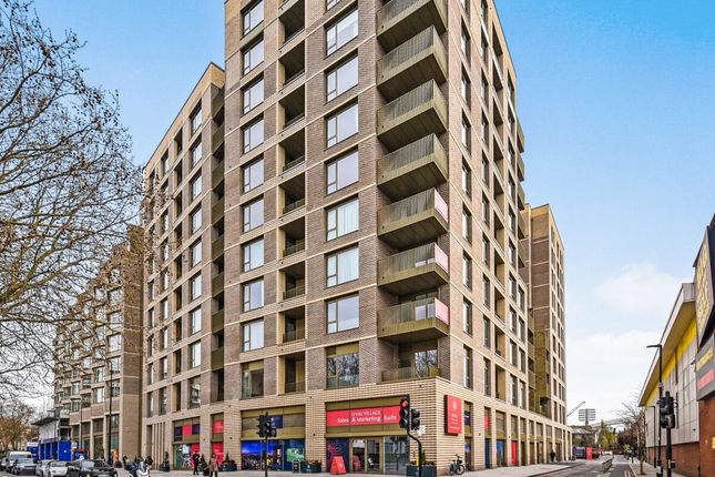 Thumbnail Flat for sale in Kennington Lane, London