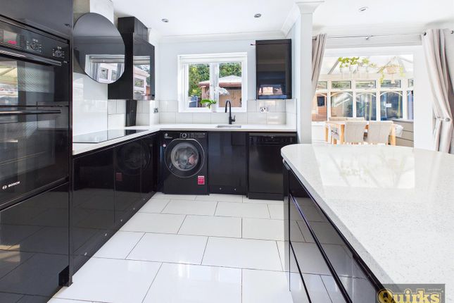 14, Niven Close, Wickford photo 4