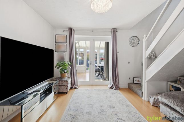 11 Ellswood, Basildon photo 4