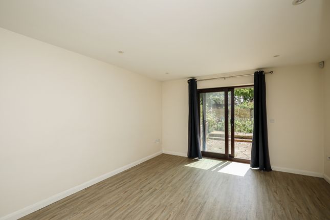 9 Old Watery Lane, Wooburn Green, High Wycombe photo 4