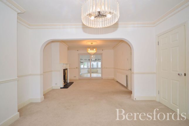 155, Pettits Lane, Romford photo 2