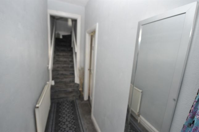 38, Fourlands Road, Bradford photo 4