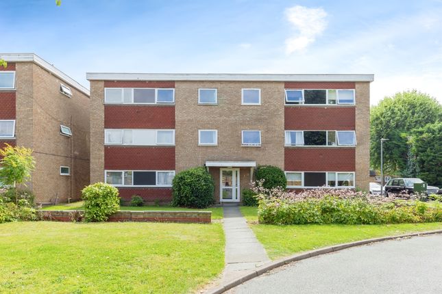 Thumbnail Flat for sale in Riversmeet, Hertford