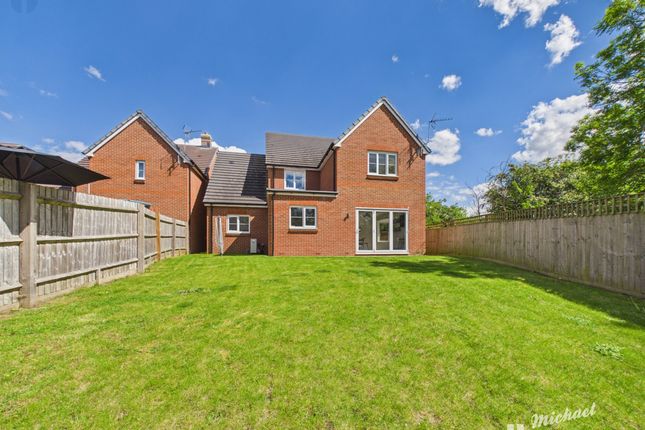 6 Lear Lane, Aylesbury photo 4