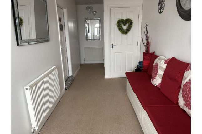 11A, Hay Croft, Thackley photo 2