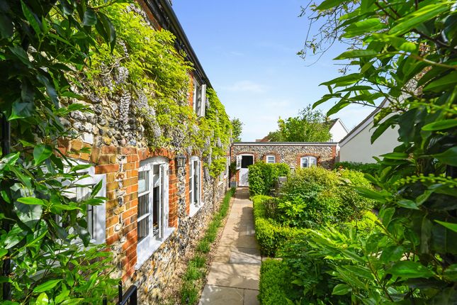 3-bed house on Dove Cottage, 38, The Green, Bury St. Edmunds, Suffolk., £465,000