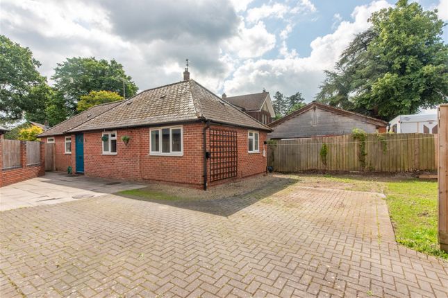 Thumbnail Bungalow for sale in Oxford Road, Donnington, Newbury