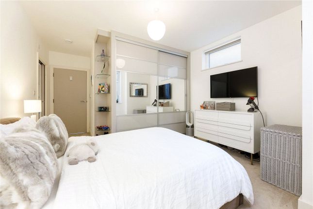 Flat 2, 132A,, West Hill, London photo 4