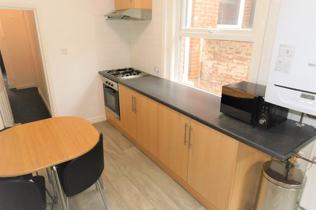 Room to rent in Thackeray Road, Southampton