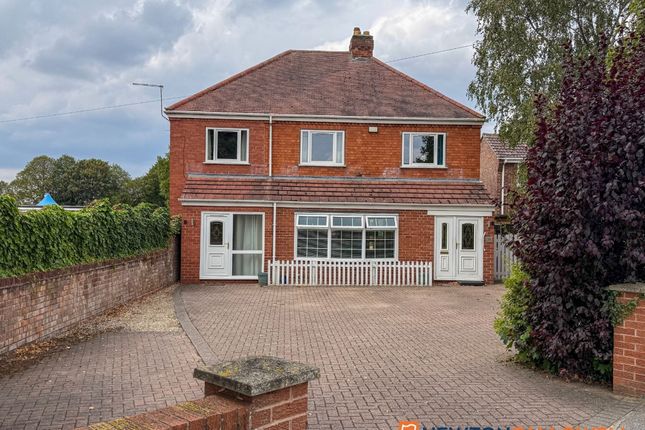 7-bed detached on 150 London Road, Newark, £360,000
