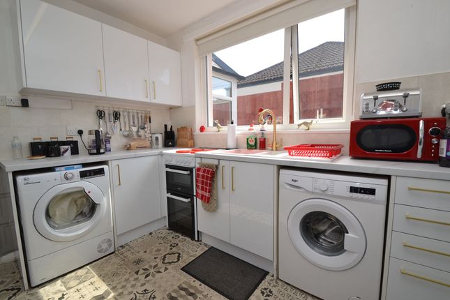 33 Blakehill Terrace, Undercliffe photo 4