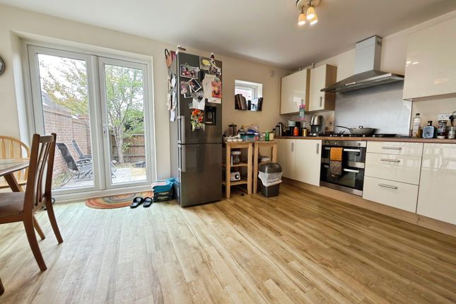 39 Barbrook Road, Swindon photo 2