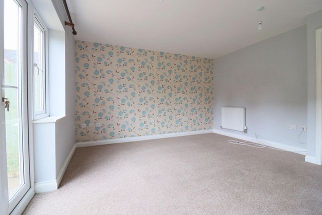 19 Northolt Way Kingsway, Gloucester photo 4