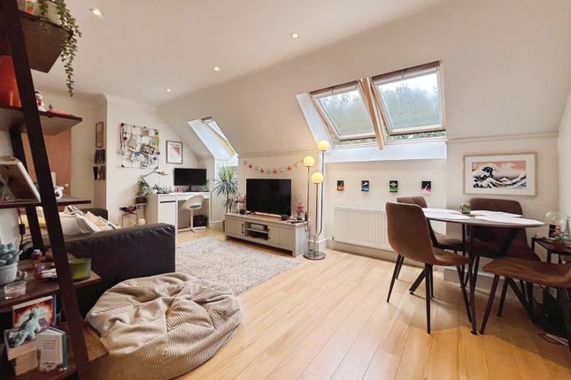 19, Victoria Mews, Englefield Green photo 2