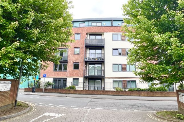Thumbnail Flat to rent in Southwell Park Road, Camberley