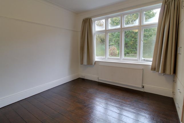 Maisonette to rent in The Chine, London