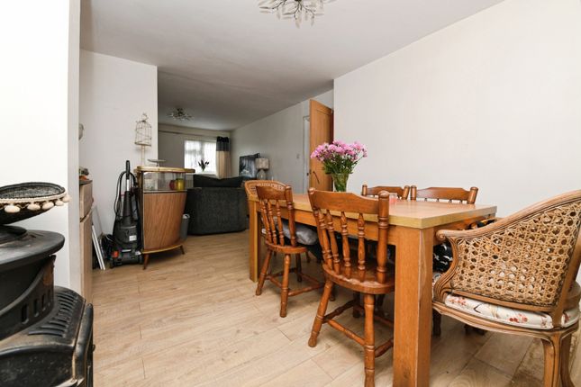 5, Weaverhead Close, Dunmow photo 4