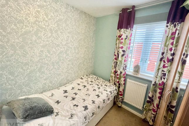 Detached house to rent in Elm Way, Chadderton, Oldham, Greater Manchester