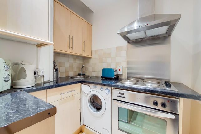 87 Russell Court, Woburn Place, London photo 3