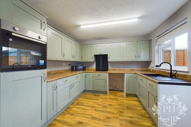 17, Oatfields Court, Middlesbrough photo 3